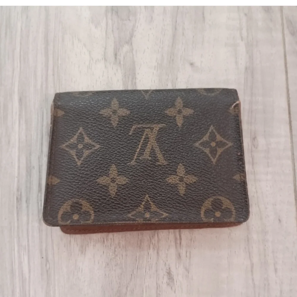 Louis Vuitton wallet good like new , just got a new one an wanted to sell